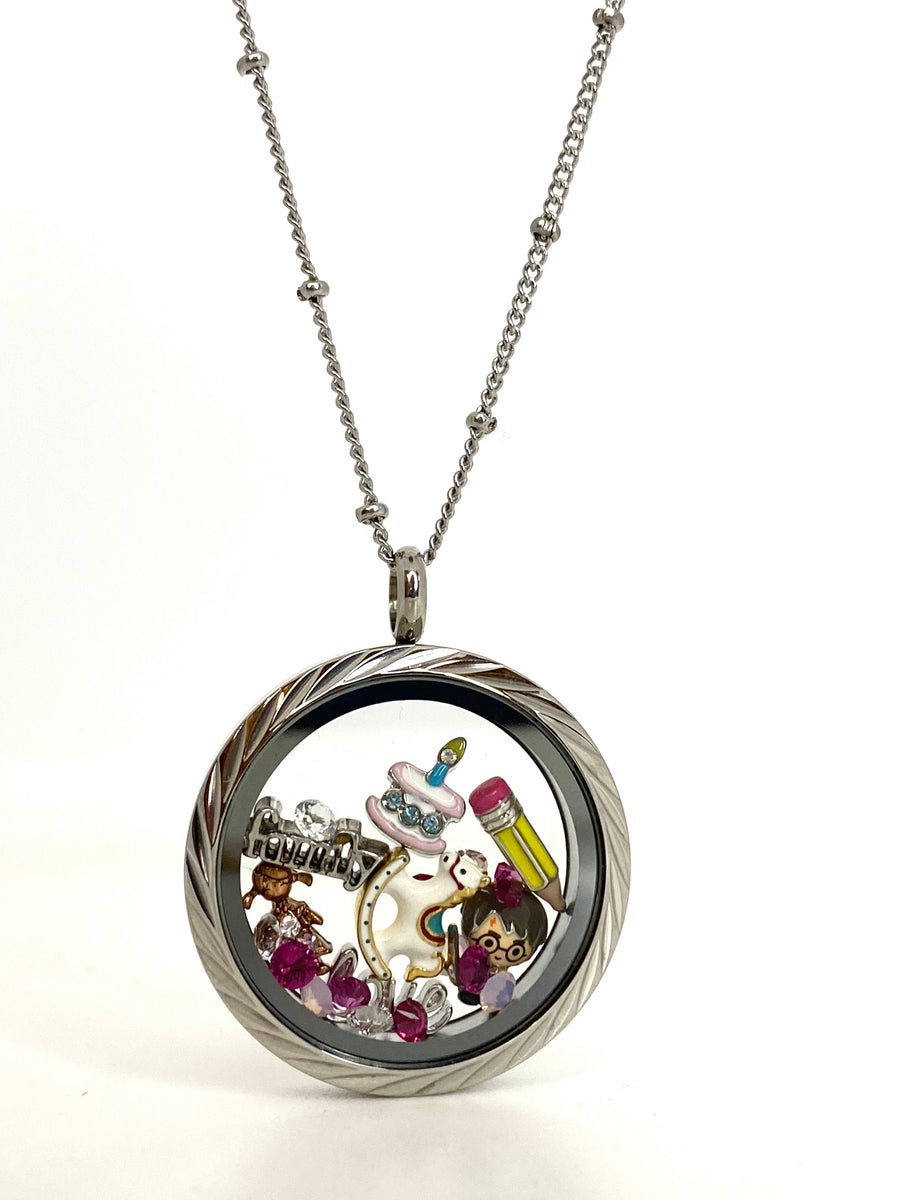 Wreath Locket Silver color